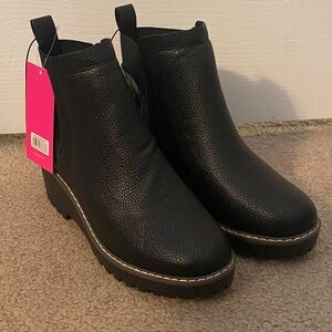 Rampage Black Textured Ankle Booties
